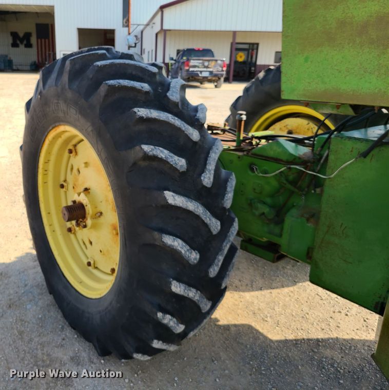 image for item GX9248 1971 John Deere 7020  4WD tractor