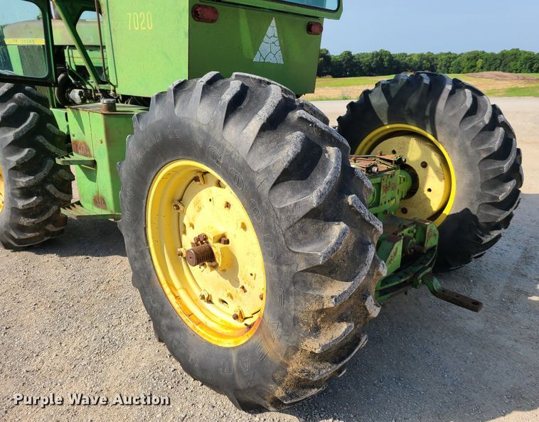 image for item GX9248 1971 John Deere 7020  4WD tractor