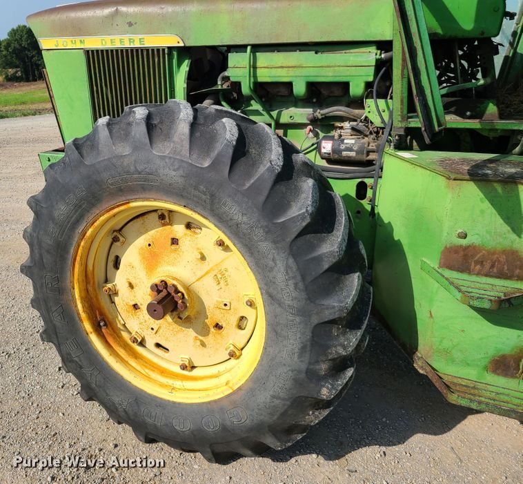 image for item GX9248 1971 John Deere 7020  4WD tractor