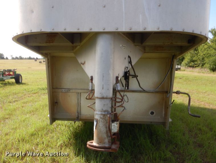 image for item HB9261 1996 Hart Alumina horse trailer