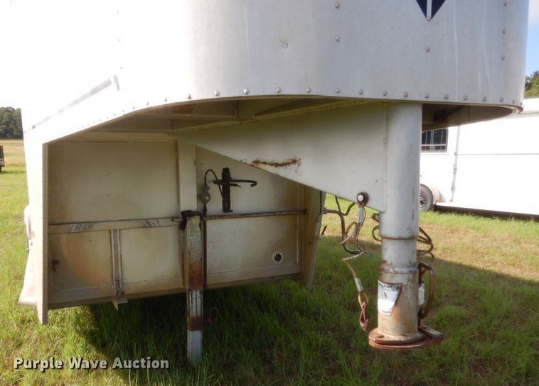 image for item HB9261 1996 Hart Alumina horse trailer