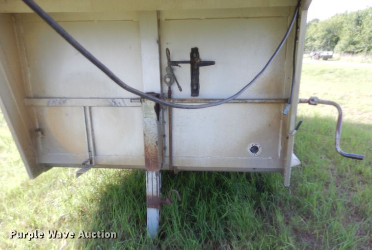 image for item HB9261 1996 Hart Alumina horse trailer