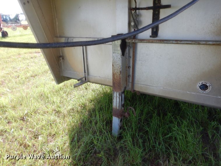 image for item HB9261 1996 Hart Alumina horse trailer