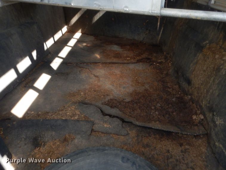 image for item HB9261 1996 Hart Alumina horse trailer