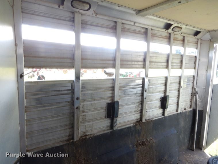 image for item HB9261 1996 Hart Alumina horse trailer