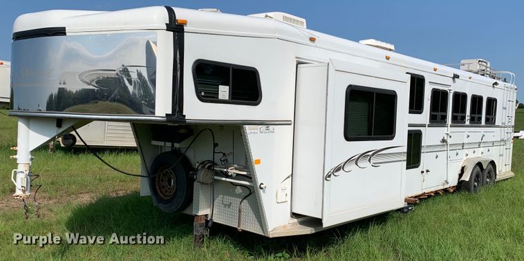 image for item HB9262 2004 Trails West Sierra horse trailer