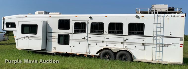 image for item HB9262 2004 Trails West Sierra horse trailer