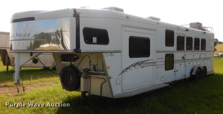 image for item HB9262 2004 Trails West Sierra horse trailer