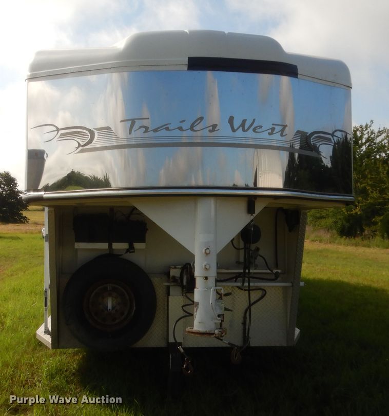 image for item HB9262 2004 Trails West Sierra horse trailer