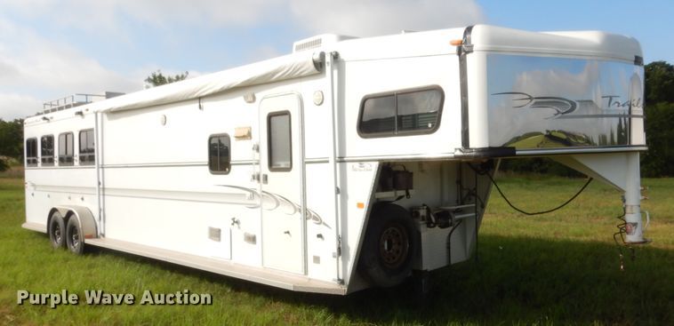 image for item HB9262 2004 Trails West Sierra horse trailer