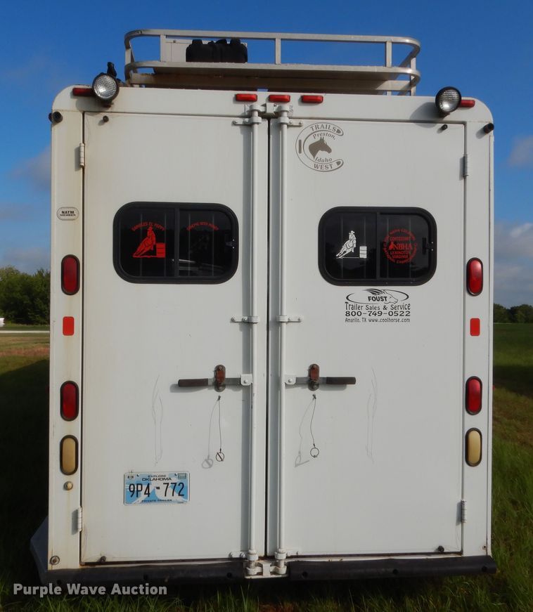 image for item HB9262 2004 Trails West Sierra horse trailer