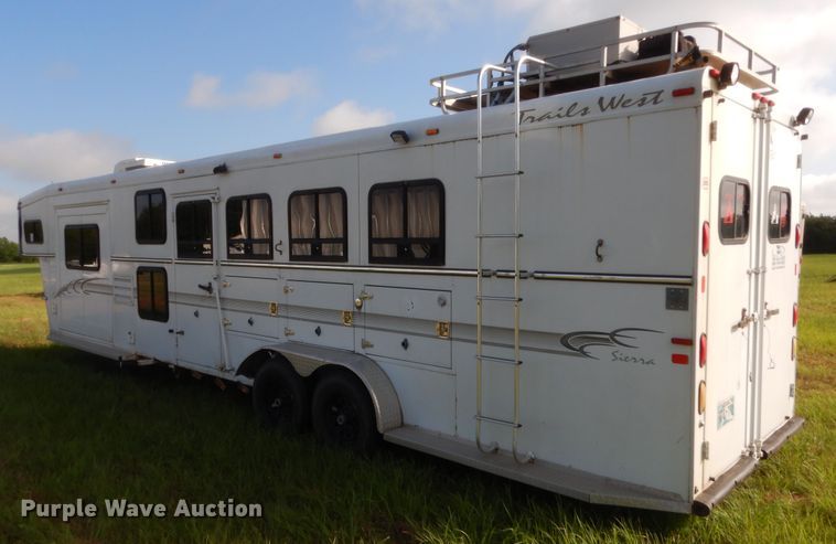 image for item HB9262 2004 Trails West Sierra horse trailer