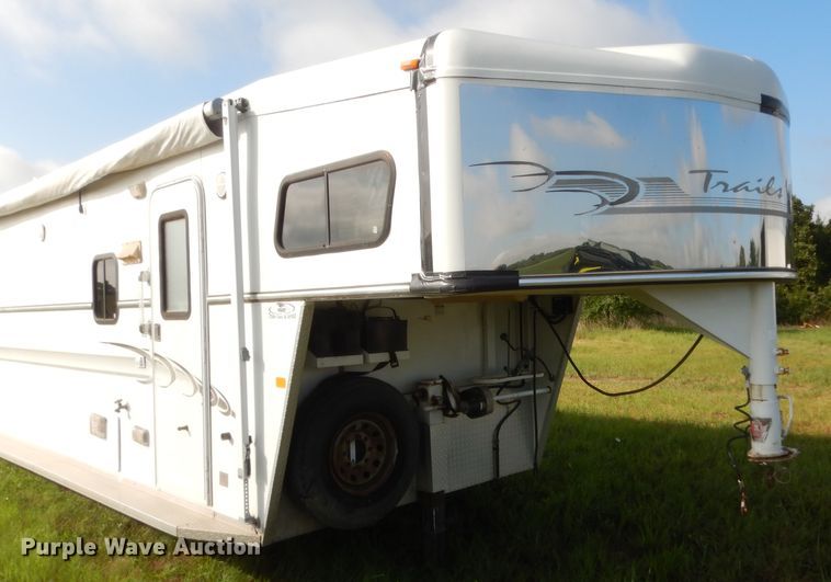 image for item HB9262 2004 Trails West Sierra horse trailer
