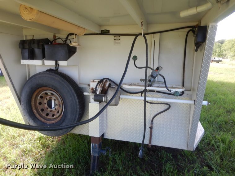 image for item HB9262 2004 Trails West Sierra horse trailer