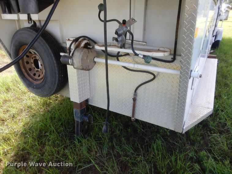 image for item HB9262 2004 Trails West Sierra horse trailer