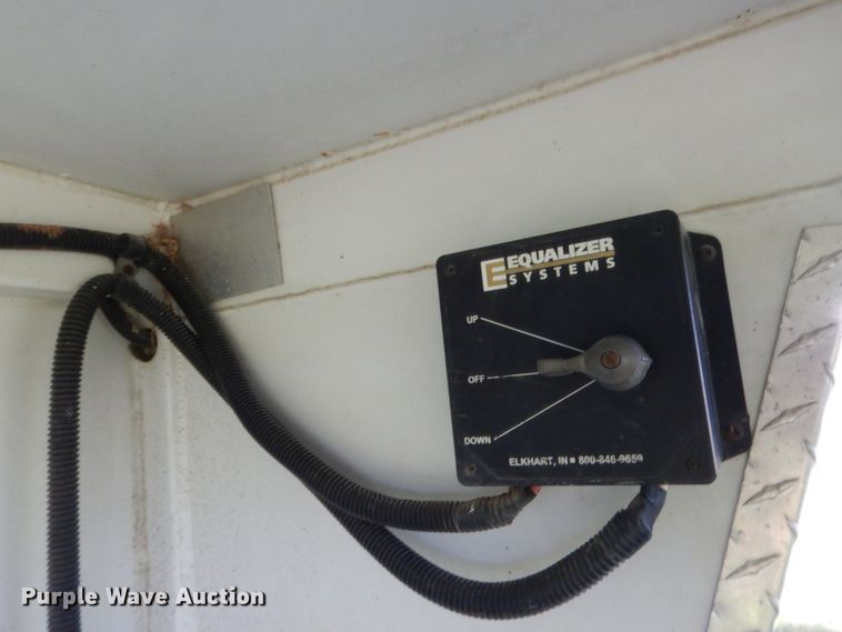 image for item HB9262 2004 Trails West Sierra horse trailer