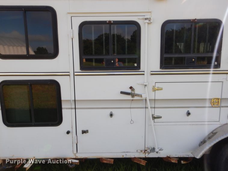 image for item HB9262 2004 Trails West Sierra horse trailer