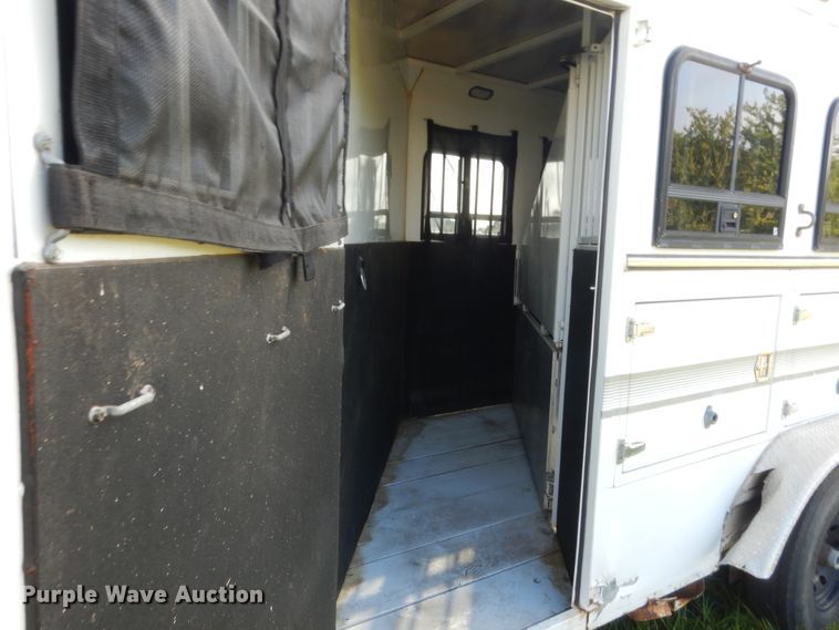 image for item HB9262 2004 Trails West Sierra horse trailer