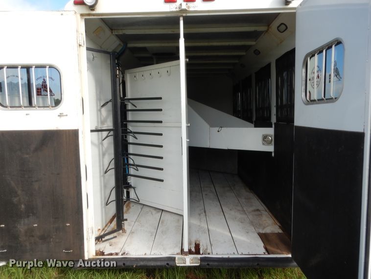 image for item HB9262 2004 Trails West Sierra horse trailer