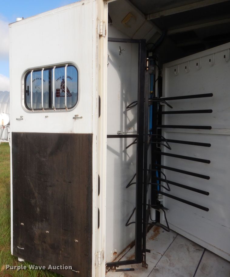 image for item HB9262 2004 Trails West Sierra horse trailer