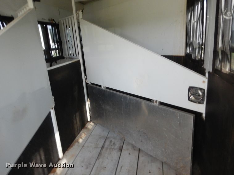 image for item HB9262 2004 Trails West Sierra horse trailer
