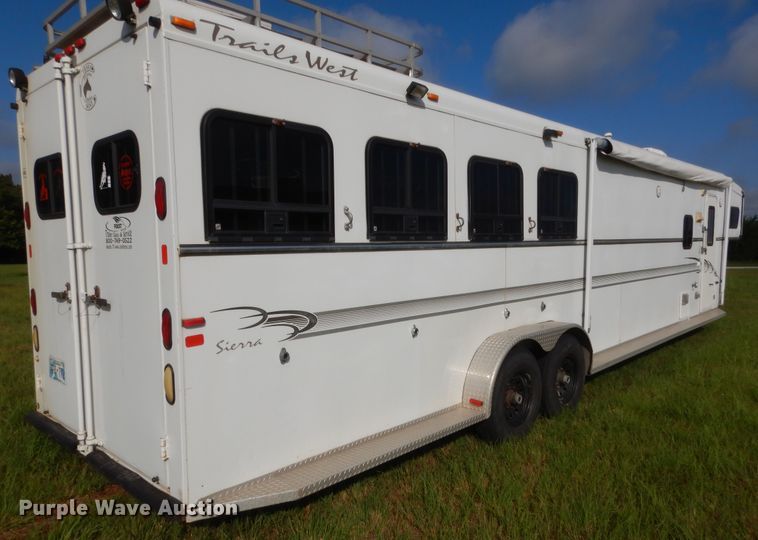 image for item HB9262 2004 Trails West Sierra horse trailer