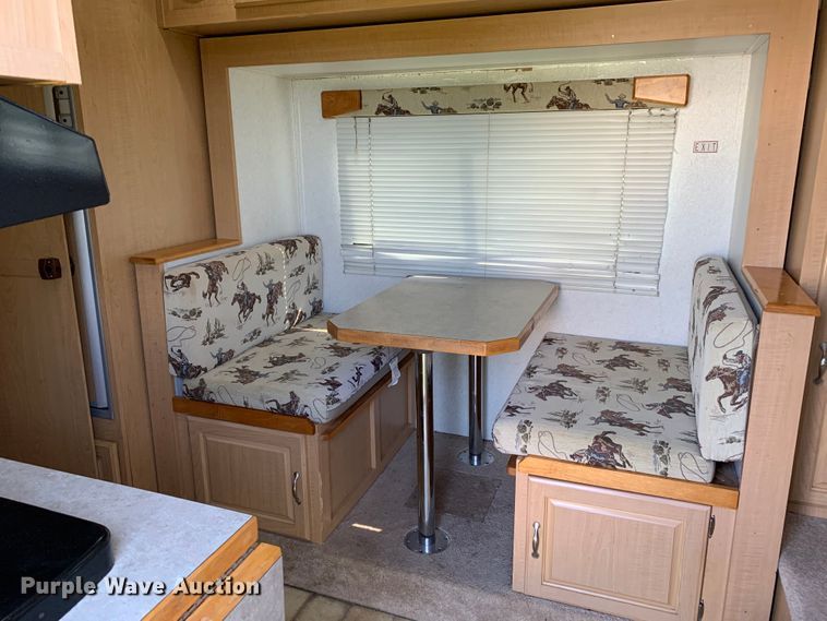 image for item HB9262 2004 Trails West Sierra horse trailer