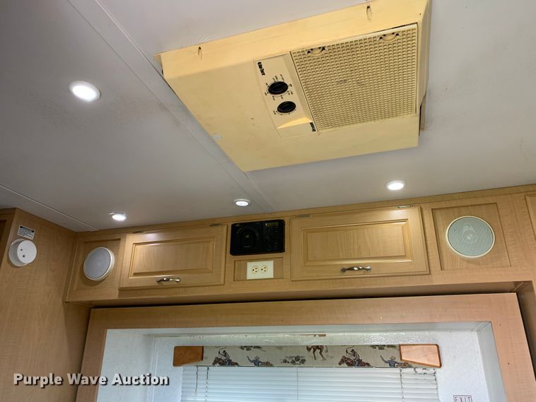 image for item HB9262 2004 Trails West Sierra horse trailer