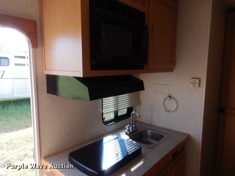 image for item HB9262 2004 Trails West Sierra horse trailer