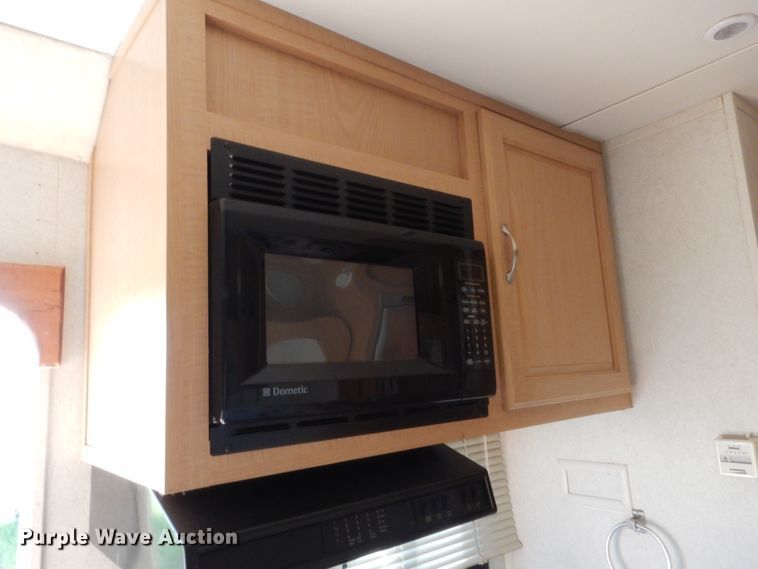 image for item HB9262 2004 Trails West Sierra horse trailer