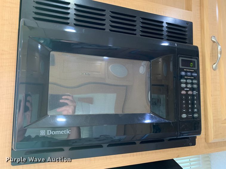 image for item HB9262 2004 Trails West Sierra horse trailer