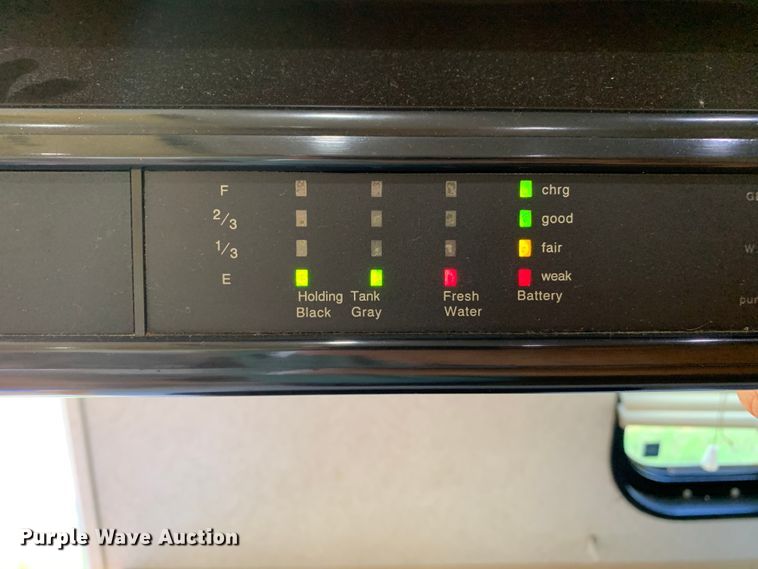 image for item HB9262 2004 Trails West Sierra horse trailer