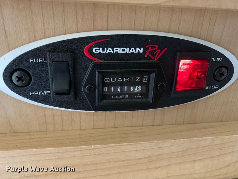 image for item HB9262 2004 Trails West Sierra horse trailer