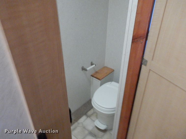 image for item HB9262 2004 Trails West Sierra horse trailer