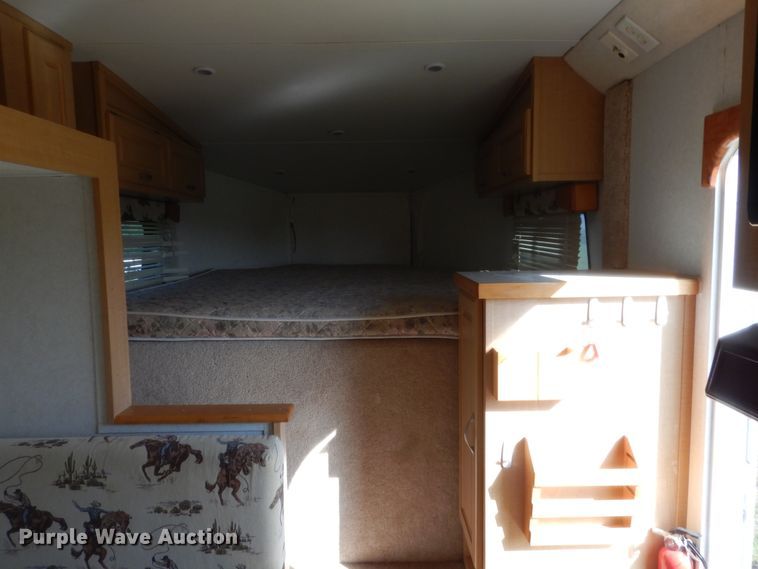 image for item HB9262 2004 Trails West Sierra horse trailer