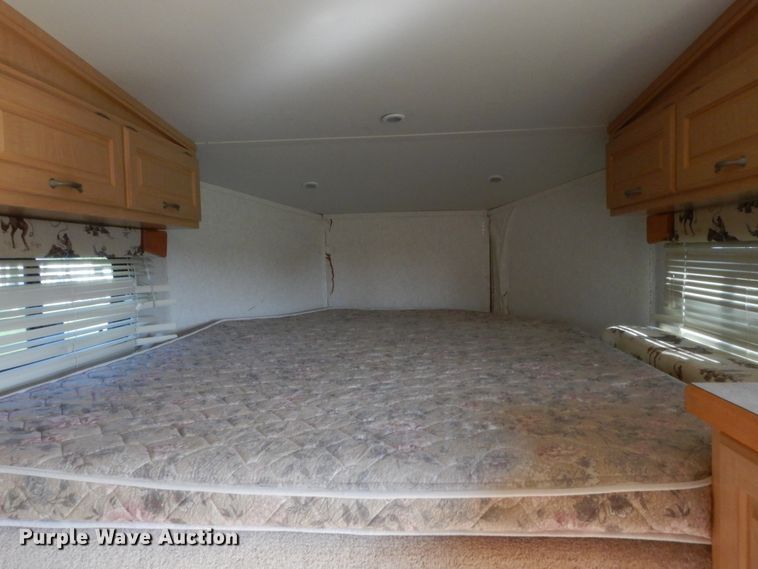 image for item HB9262 2004 Trails West Sierra horse trailer