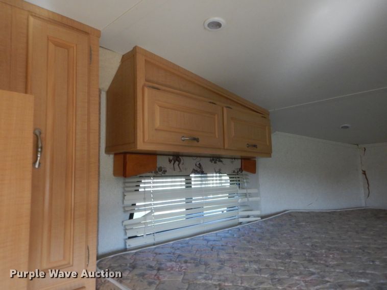 image for item HB9262 2004 Trails West Sierra horse trailer