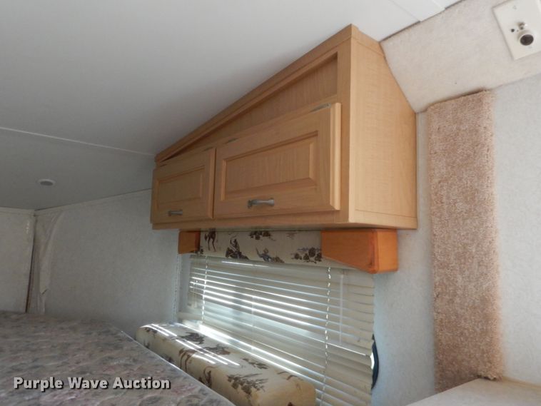 image for item HB9262 2004 Trails West Sierra horse trailer