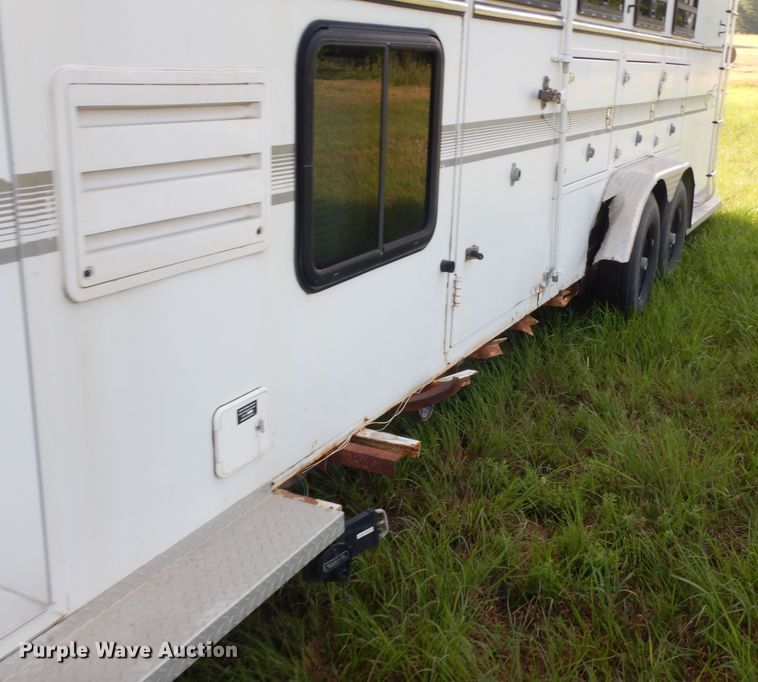 image for item HB9262 2004 Trails West Sierra horse trailer