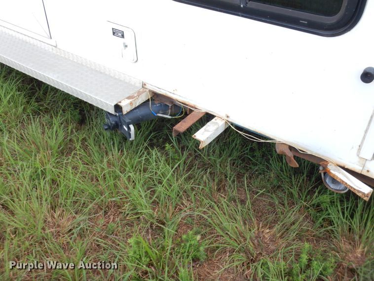 image for item HB9262 2004 Trails West Sierra horse trailer