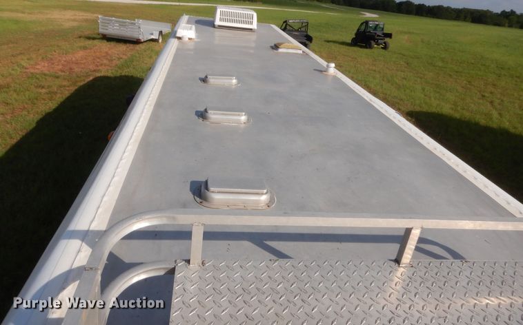 image for item HB9262 2004 Trails West Sierra horse trailer