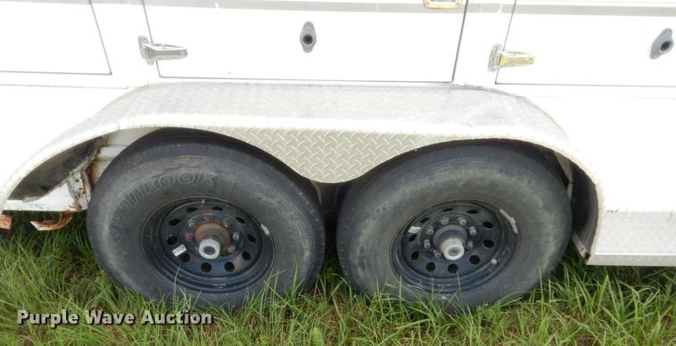 image for item HB9262 2004 Trails West Sierra horse trailer