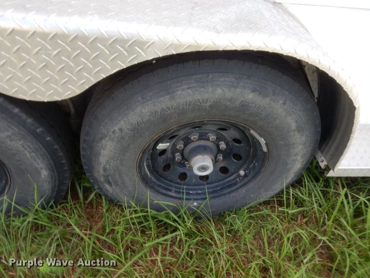 image for item HB9262 2004 Trails West Sierra horse trailer