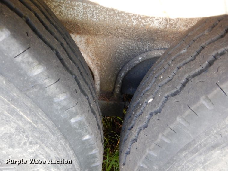 image for item HB9262 2004 Trails West Sierra horse trailer