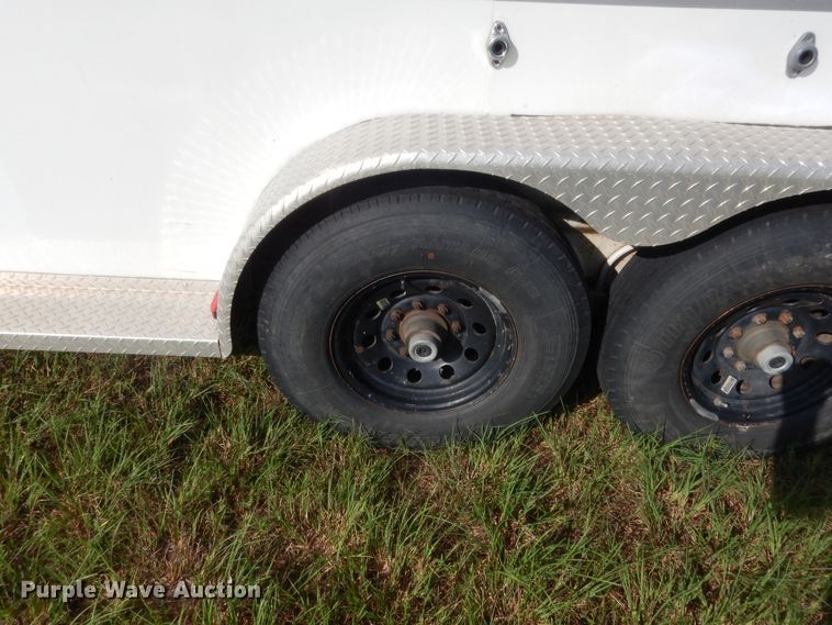 image for item HB9262 2004 Trails West Sierra horse trailer