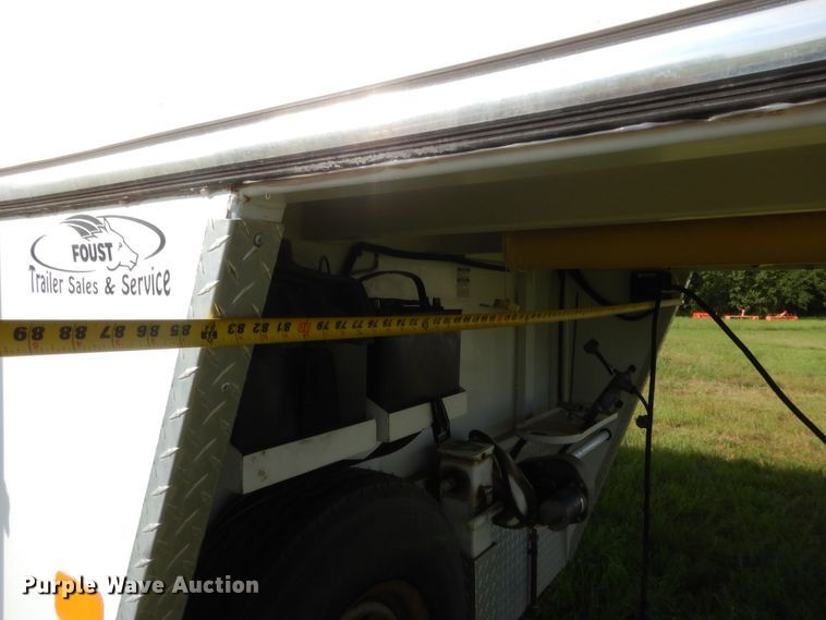 image for item HB9262 2004 Trails West Sierra horse trailer