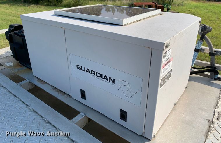 image for item HB9262 2004 Trails West Sierra horse trailer