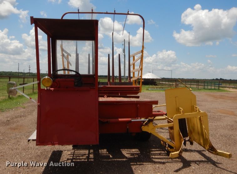 image for item HB9265 1975 New Holland Stack Cruiser 1046 hay bale wagon