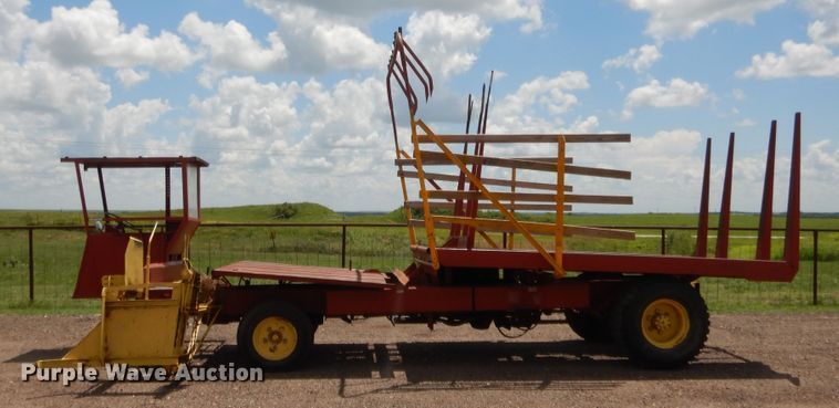 image for item HB9265 1975 New Holland Stack Cruiser 1046 hay bale wagon