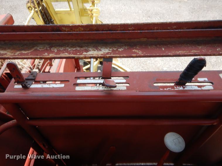 image for item HB9265 1975 New Holland Stack Cruiser 1046 hay bale wagon